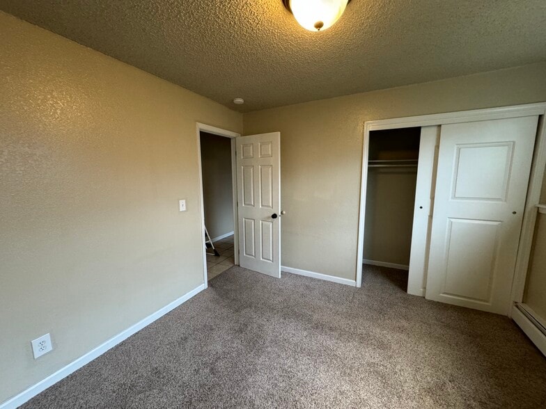 Building Photo - 16943 Hanson Dr