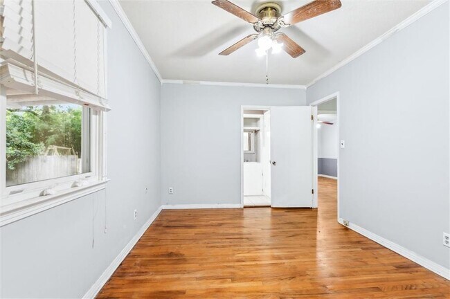 Building Photo - 315 Azalea Cir W