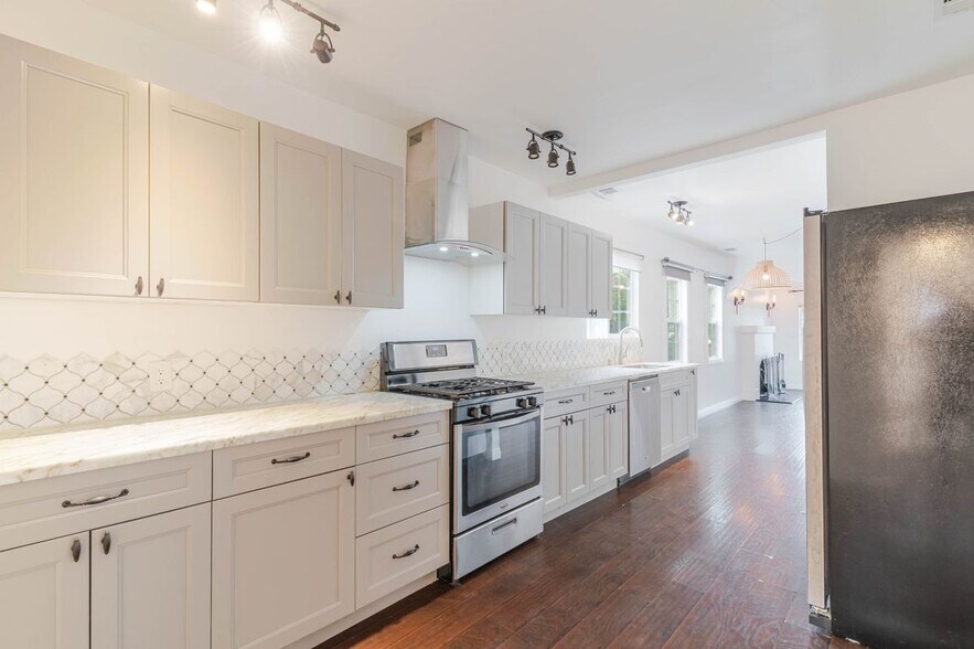 Building Photo - 5630 Craner Ave