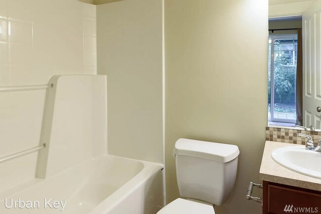 Building Photo - 511 21st Ave