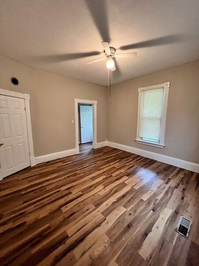 Building Photo - Darling Bungalow