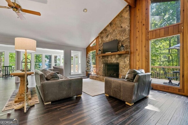 Building Photo - 180 Waterfront Dr