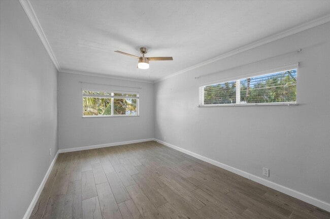 Building Photo - 850 NE Ixora Dr