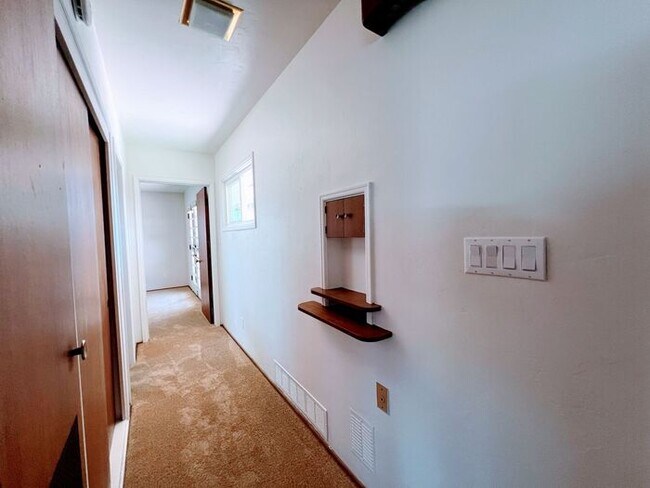 Building Photo - 3 Bed, 2 Bath, 2 Car Garage with Ocean Vie...