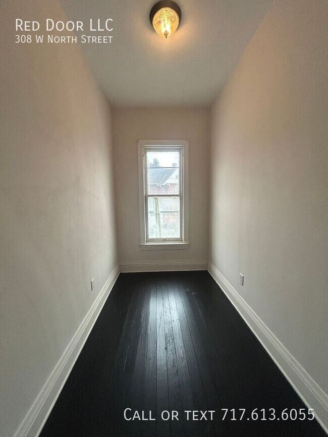 Building Photo - 308 W North St