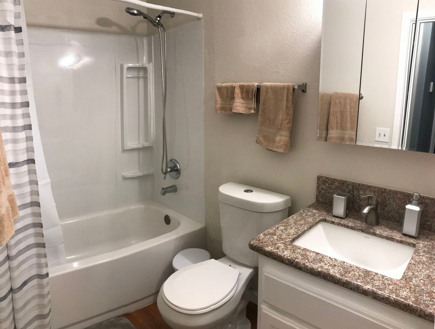 Building Photo - 6577 Desert Queen Ave