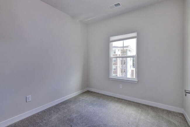Building Photo - 105 Big Wds Dr