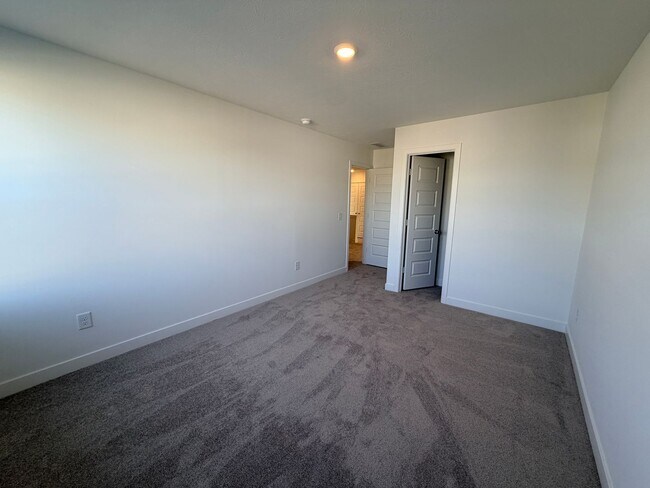 Building Photo - 936 Shadow Dr