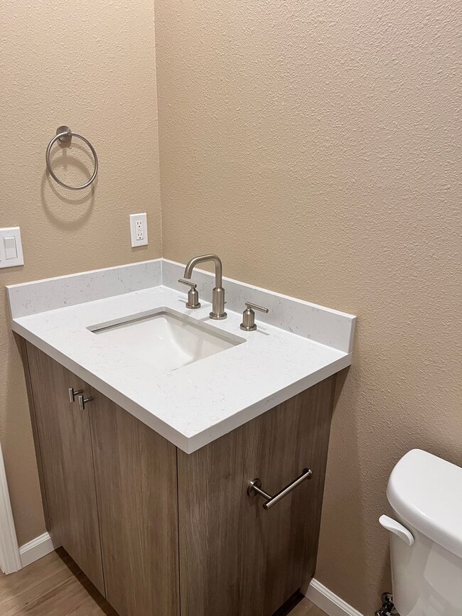 Building Photo - Charming 1 Bed / 1 Bath Home in the Heart of Martinez