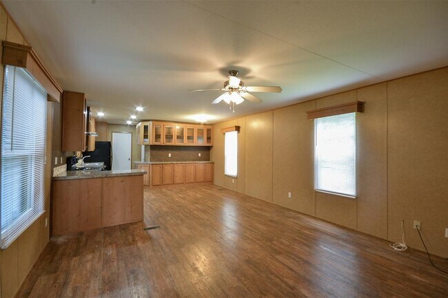 Building Photo - 136 Birchwood Dr