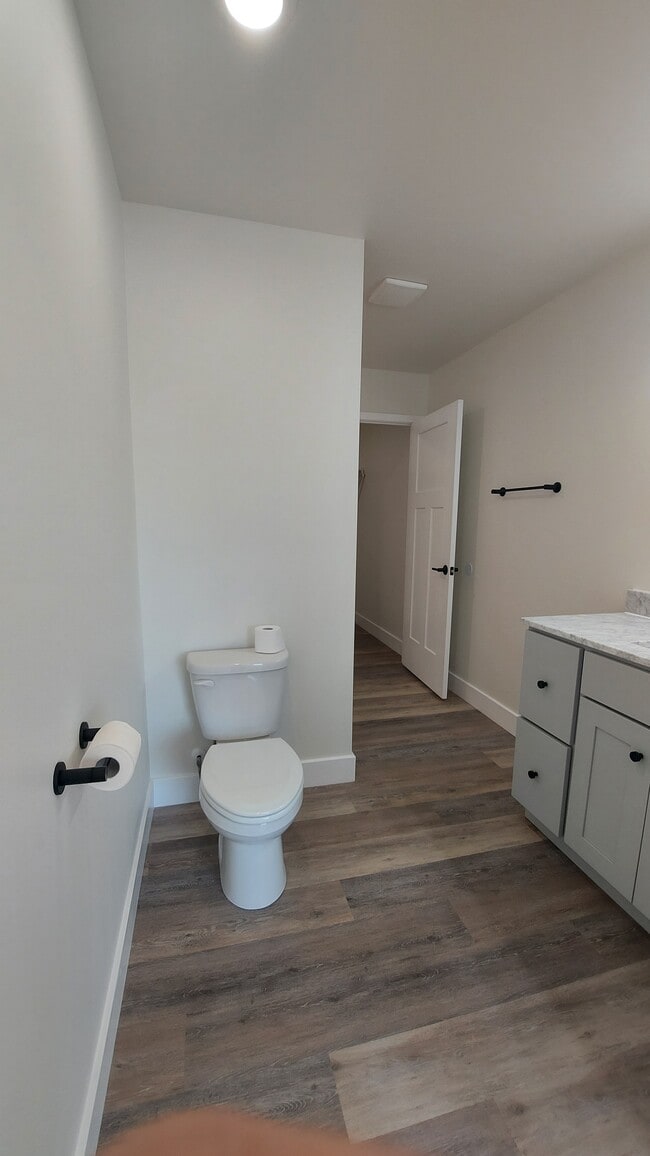 Building Photo - 517 Eagle St