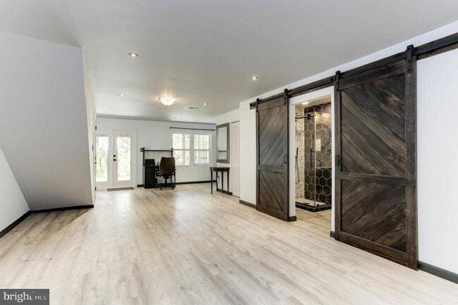 Building Photo - 9197 Carriage House Ln