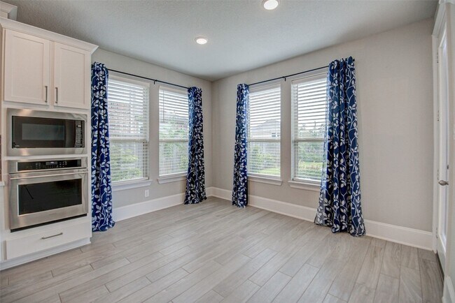 Building Photo - 67 Springtime Creek Dr