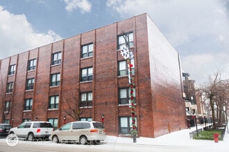 Building Photo - 805 W Oakdale Ave