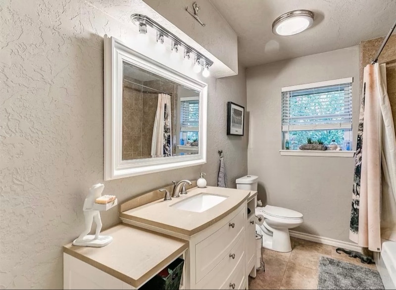 Building Photo - 1623 Chamblee Dr