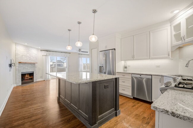 Building Photo - 3252 Cool Springs Ct