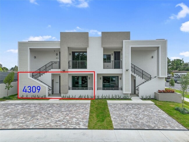 Building Photo - 4309 E 8th Ct