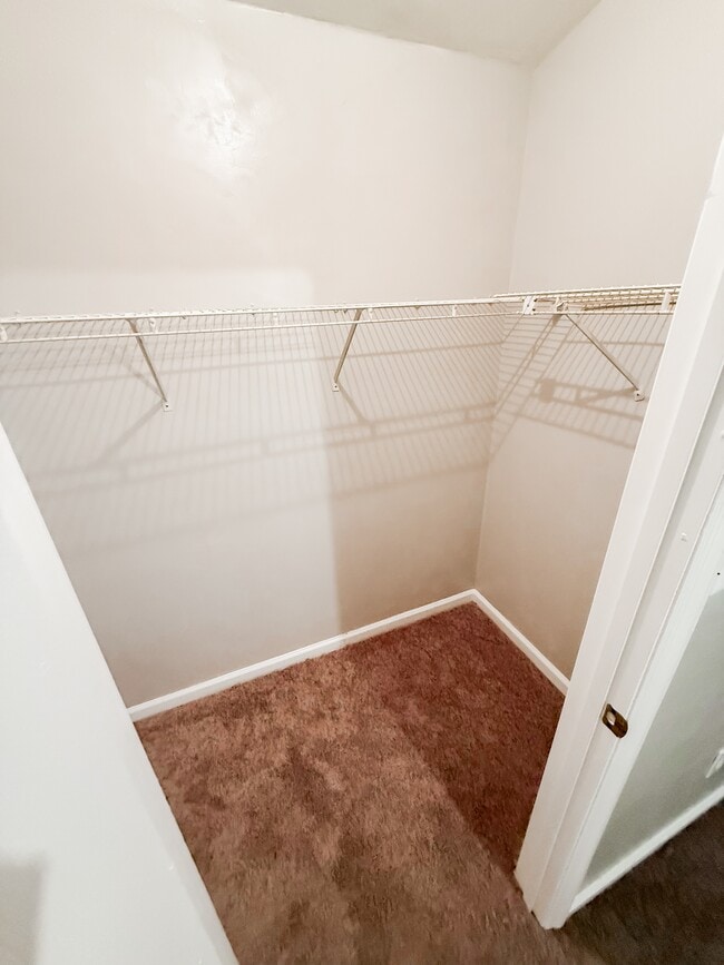 Building Photo - 416 Richview Park Cir W