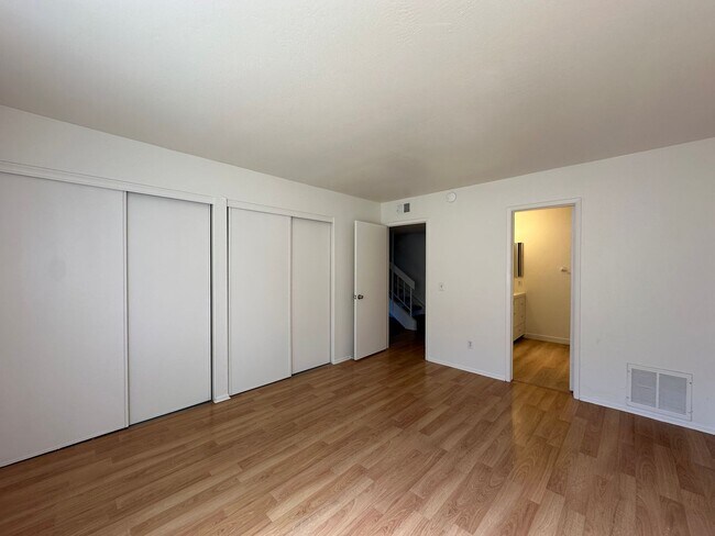 Building Photo - San Antonio HOA 3 bdrm 2 bath townhome