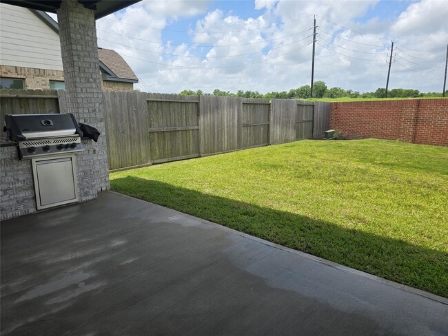 Building Photo - 8711 Fox Trail Dr