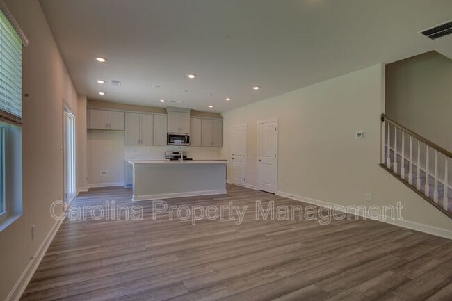 Building Photo - 105 Johns Cardinal Dr