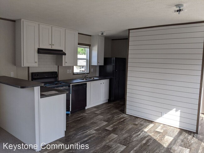 Building Photo - 2450 SW 38th Ave