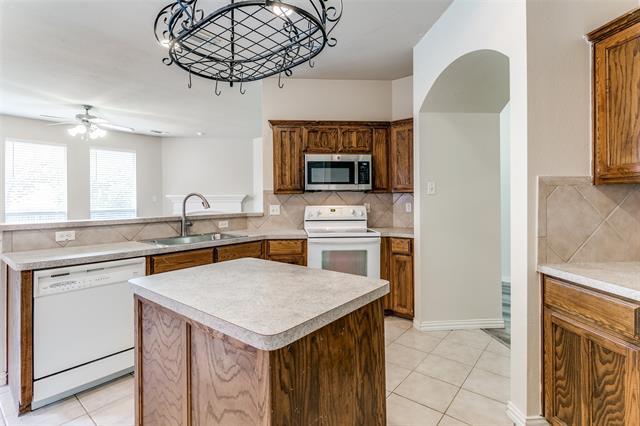 Building Photo - 2605 Silver Hill Dr