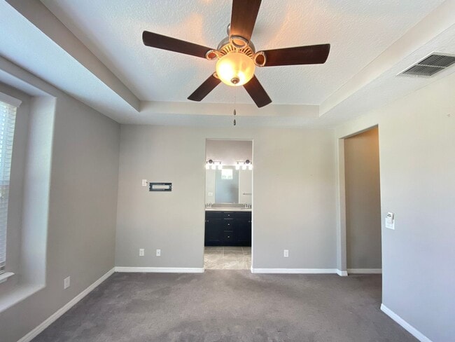 Building Photo - WINDERMERE TRAILS - 3BR/2.5BA PLUS DEN - WALK TO THE PARK