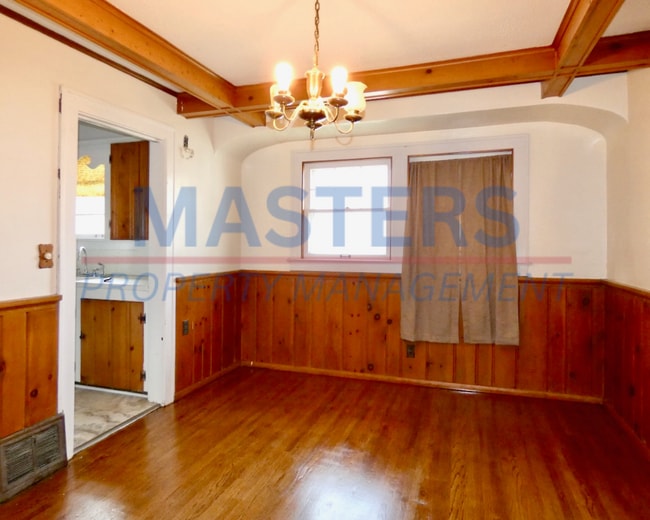 Building Photo - Spacious 3 bed 2 bath House