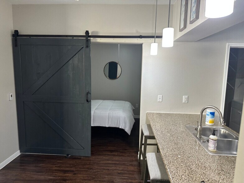 Building Photo - 800 W Sam Houston Pkwy N