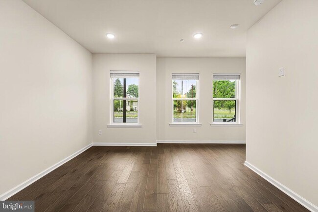 Building Photo - 105 Vaughn Dr