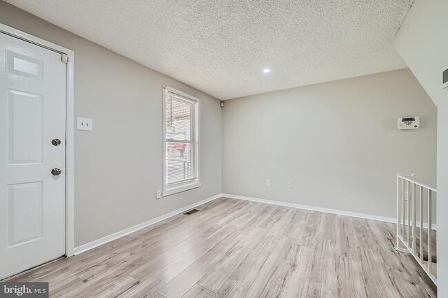 Building Photo - Modern 3-Bedroom Gem with Deck