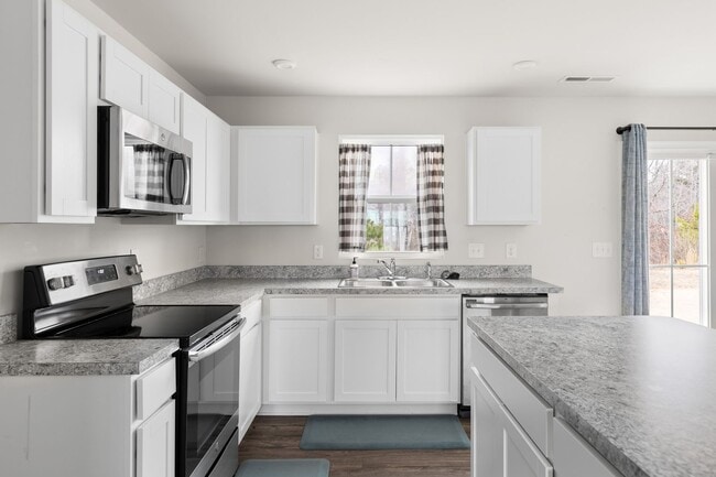 Building Photo - 4 Bed, 2.5 Bath, 2 Car Garage Near Everything in Durham!