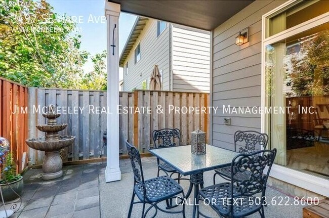 Building Photo - 3497 SE Hare Ave