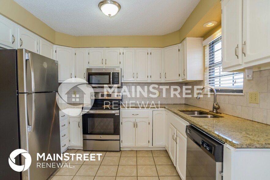 Building Photo - 1126 E Elizabeth St