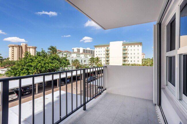 Building Photo - 405 N Ocean Blvd