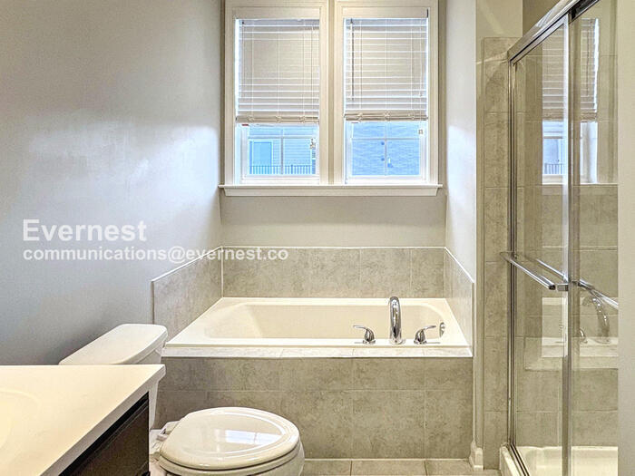 Building Photo - 9001 Elderwood Pl