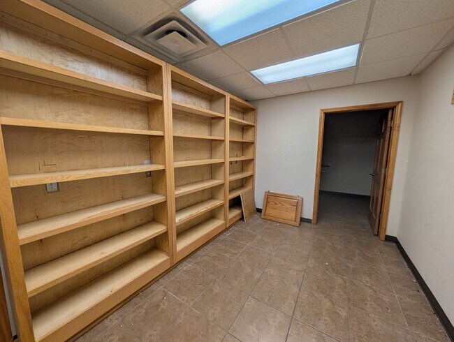 Building Photo - Prime Professional Medical/Office Space in Pryor