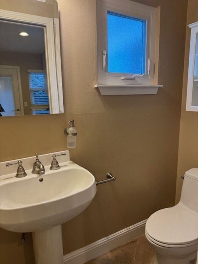 Building Photo - Beautiful Willow Glen 3 Bedroom 2.5 Bath Home.  Located in a desirable neighborhood.