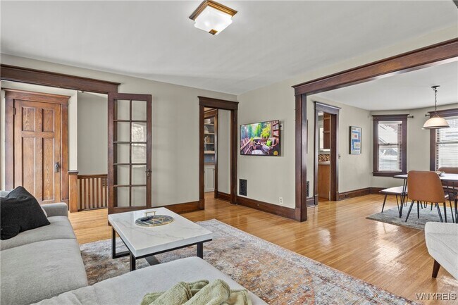 Building Photo - 365 W Utica St