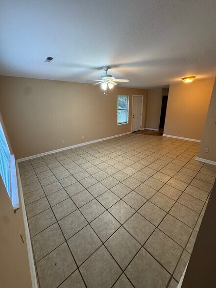 Building Photo - 801 Sandpiper Dr