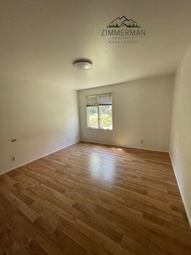 Building Photo - 3 Bedroom, 3 Bathroom Home in Beautiful Sh...