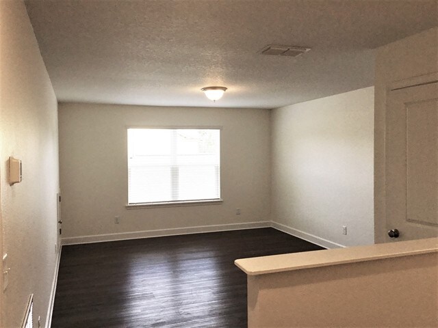 Building Photo - 3066 Creek Village Ln