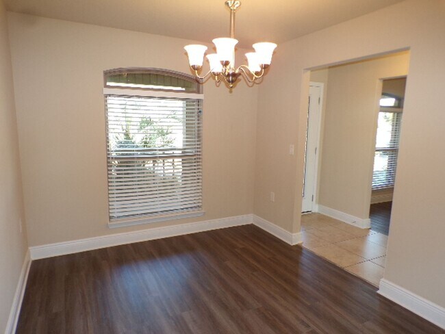 Building Photo - Spacious 3-Bedroom Home