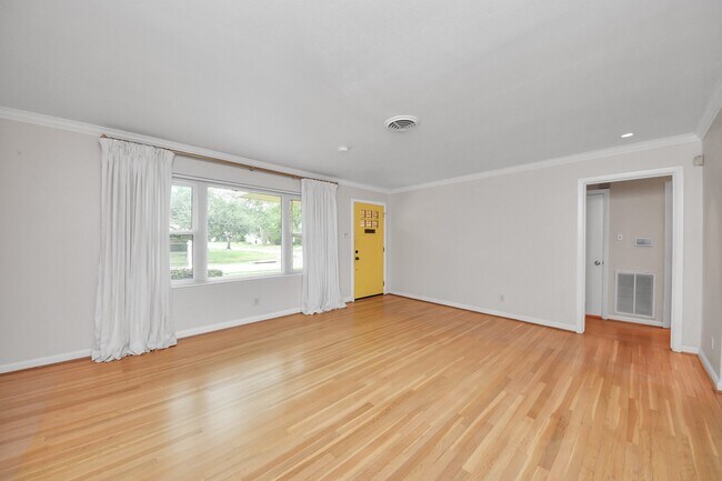 Building Photo - 6403 Waltway Dr