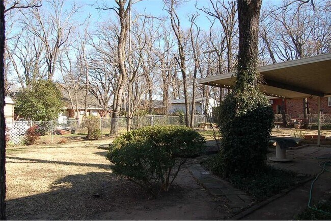 Building Photo - 214 Juniper St