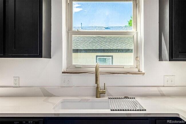 Building Photo - 1409 S Clermont St