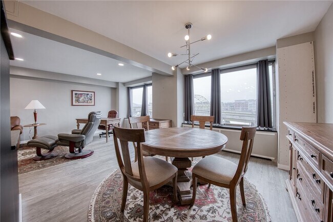 Building Photo - 320 Fort Duquesne Blvd