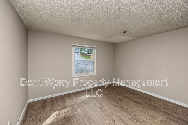 Building Photo - 615 Dumaine St
