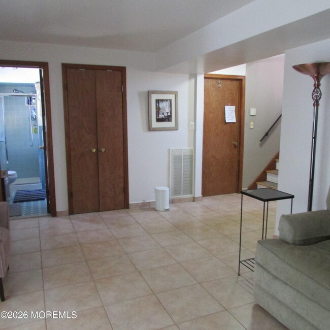 Building Photo - 31 Pine St